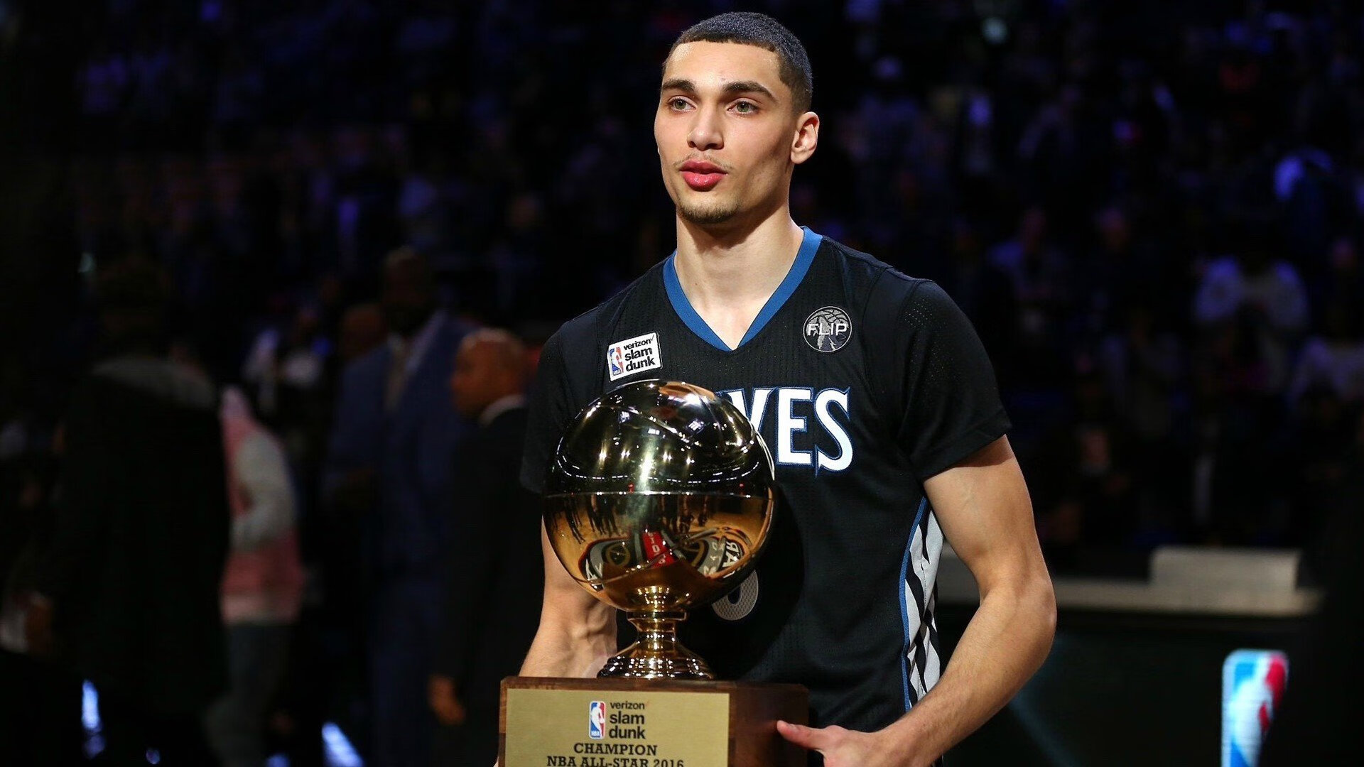 这引发了广大球迷的热议。甚至有球迷脑洞大开，大胆猜想，如果当初詹姆斯没有迎娶萨瓦娜，而是与网坛女神莎拉波娃携手步入婚姻殿堂，他们的孩子又会是怎样一番模样、具备怎样惊人的运动天赋呢？